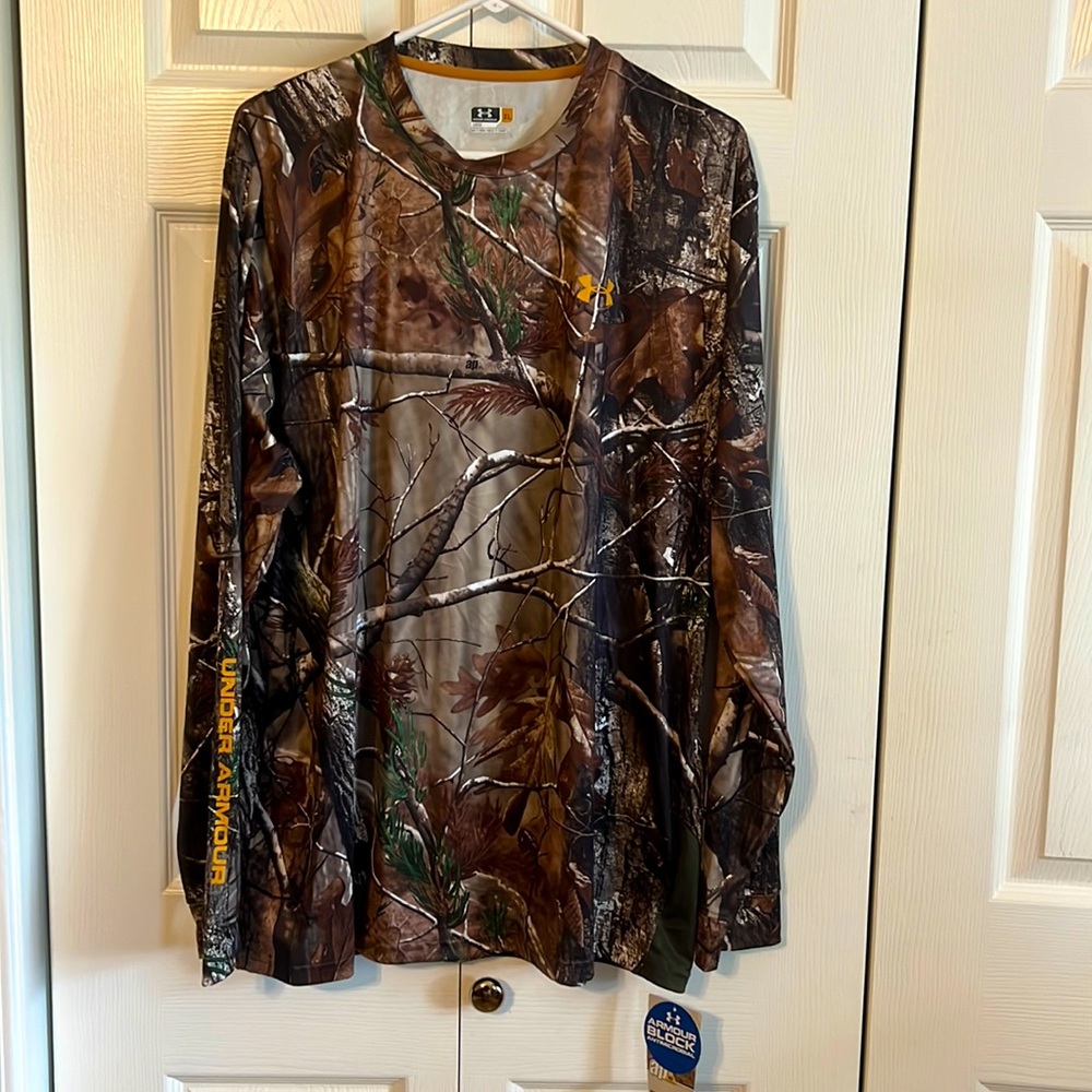 UNDER ARMOUR XL MENS CAMO SHIRT NYLON